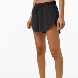 Lululemon Find Your Pace Short 3" Lined Black Size 4